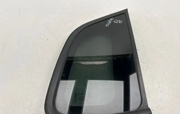 Hyundai Tucson JM Rear side window A004138 DOT736M35P 43R000050
