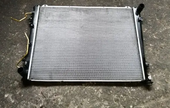 KIA Carens I Coolant radiator
