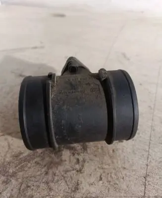 Volkswagen Golf IV Mass air flow meter 02810002100