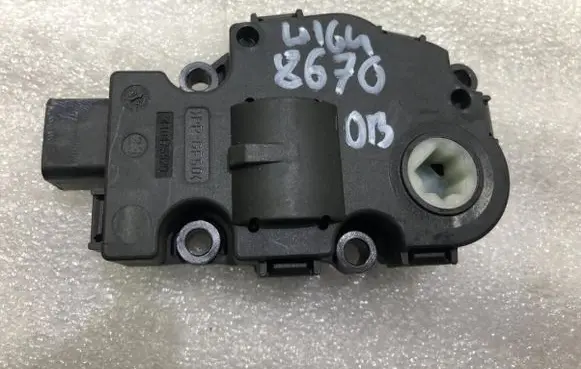 Mercedes-Benz ML W164 A/C air flow flap actuator/motor 412650750