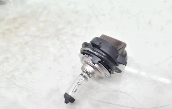 BMW 5 E39 Headlight/headlamp bulb 153750