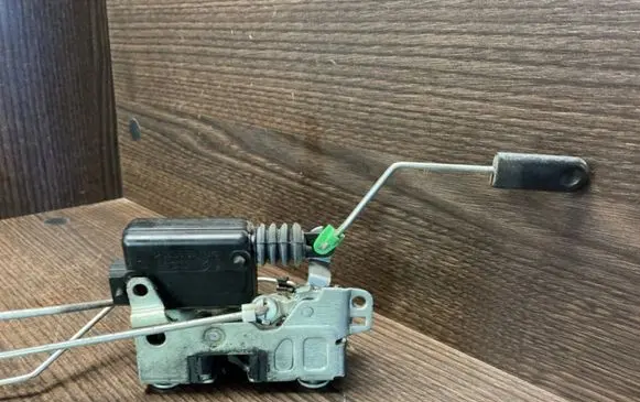 Iveco Daily 35 - 40.10 Front door lock 500314258 5801352922