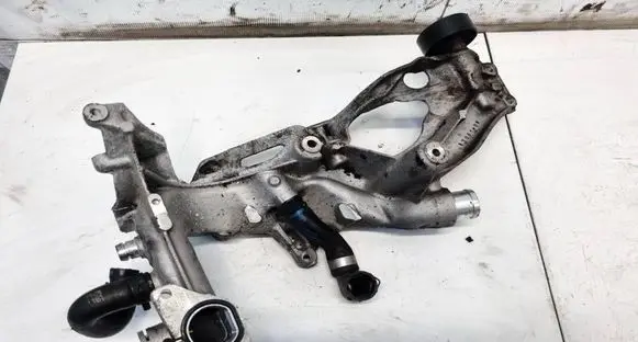 Mercedes-Benz B W246 W242 Engine mounting bracket A6512011709