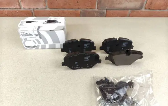 BMW 5 G60 G61 Brake pads (front) 8852291