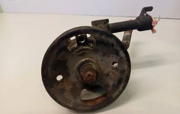 Nissan Pathfinder R51 Power steering pump 