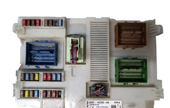 Volvo XC70 Fuse module BG9T14C256HA 31343678AA