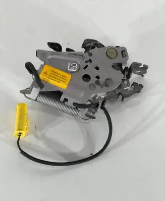 BMW 3 G20 G21 Engine bonnet/hood lock/catch 7468350 30520A