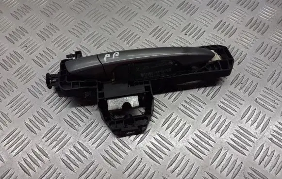 Mercedes-Benz C W204 Front door exterior handle/bracket A2047600834