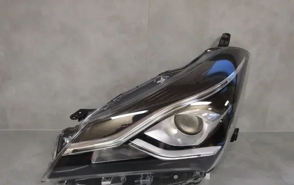 Toyota Yaris Headlight/headlamp yarisIIIlift