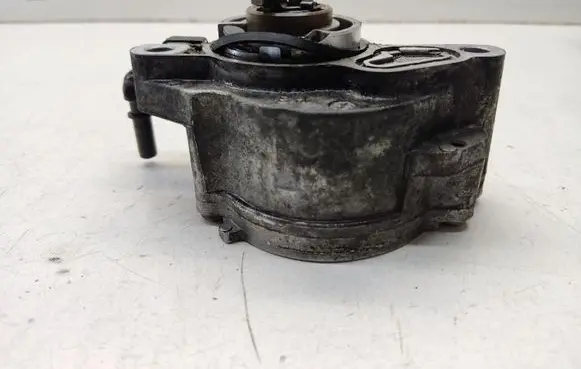 Peugeot 308 Vacuum pump D1562B0704T