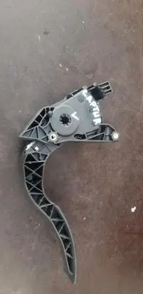 Renault Captur Accelerator throttle pedal 180223454R