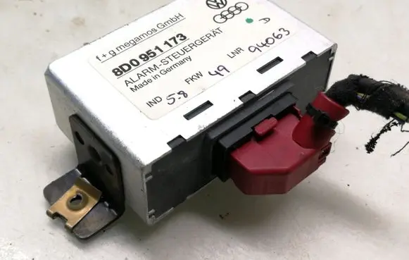 Audi A4 S4 B5 8D Alarm control unit/module 8D0951173