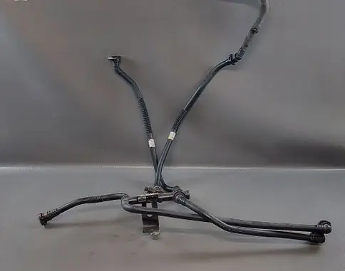 Engine coolant pipe/hose