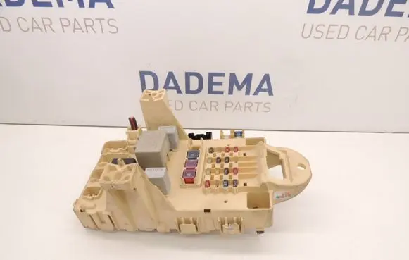 Toyota Yaris Fuse box set 827300D020A D154