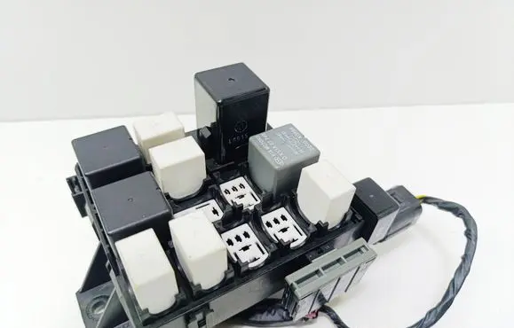 KIA Carens I Fuse module 