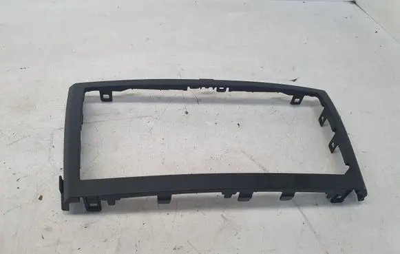 Toyota Avensis T270 Radio/GPS head unit trim 0519005210
