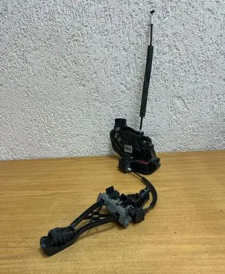 Jaguar XF X250 Rear door lock 7H5A26413AE F4569