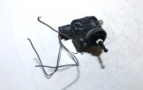 Headlight level adjustment motor