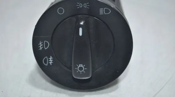 Volkswagen Golf IV Light switch 1C0941531A
