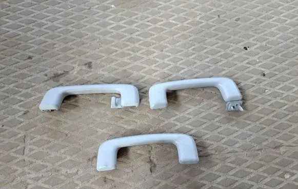 Mitsubishi ASX A set of handles for the ceiling 