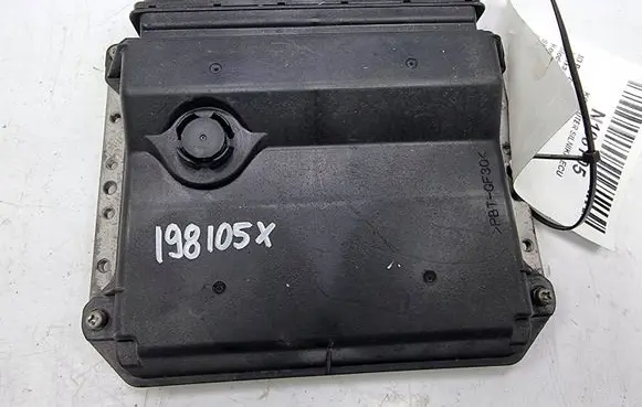 Toyota Avensis T270 Engine control unit/module ECU 89661-05C00