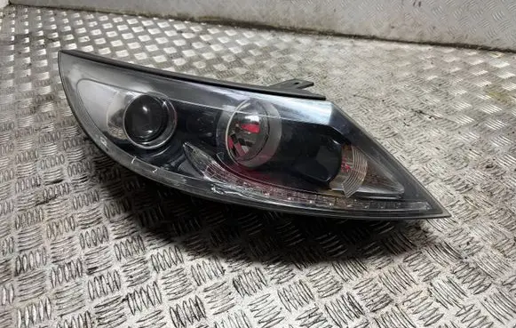 KIA Sportage Headlight/headlamp 921023U250