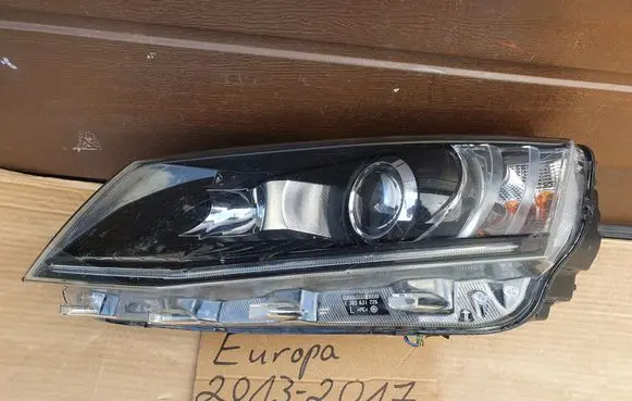 Skoda Octavia Mk3 (5E) Headlight/headlamp 5E1941015B