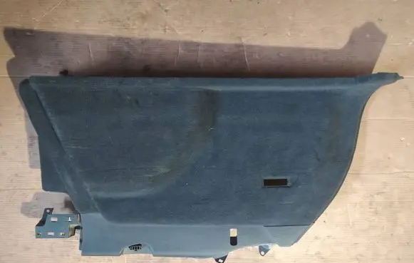 Volkswagen Touareg II Trunk/boot lower side trim panel 7P6867037 A047720