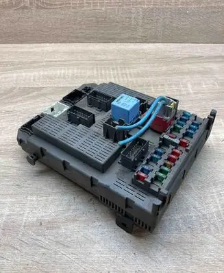 Citroen C5 Fuse module 9647448280