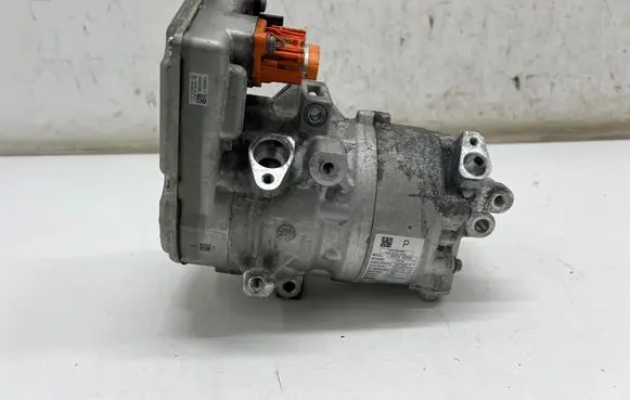 Nissan X-Trail T33 Air conditioning (A/C) compressor (pump) 926006UM0A