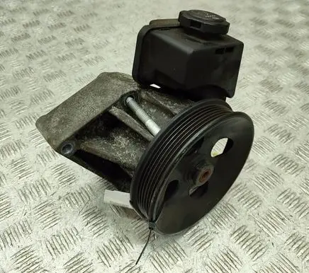Chevrolet Camaro Power steering pump 92229662