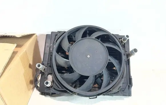 Volvo XC60 Coolant radiator 32382136