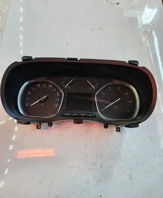 Speedometer (instrument cluster)
