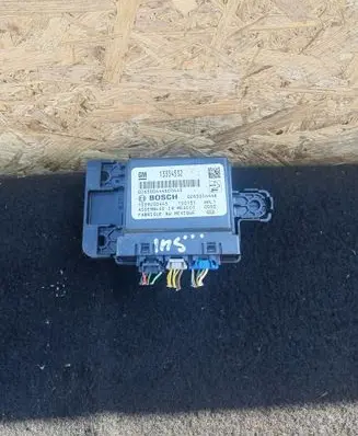 Opel Insignia A Parking PDC control unit/module 13354532