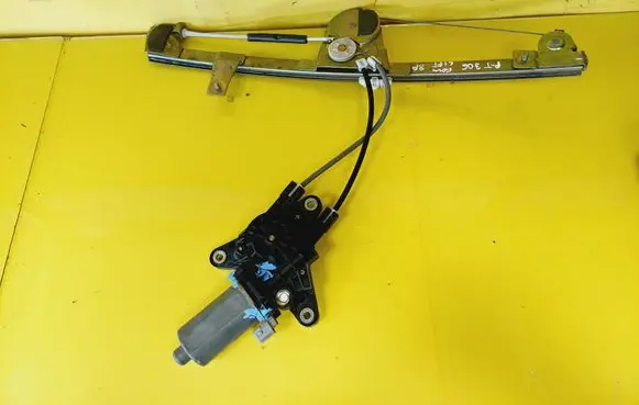 Peugeot 306 Front door window regulator with motor 0130821648