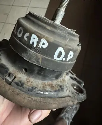 Jeep Grand Cherokee Engine mount bracket