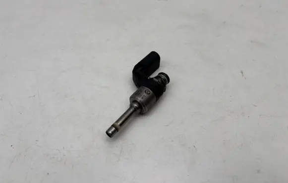 Volkswagen Golf Plus Fuel injector 03C906036M