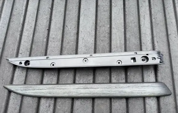 Land Rover Discovery 5 Other front door trim element HY32237B75 L0270907AA01