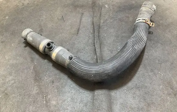 Renault Trafic III (X82) Engine coolant pipe/hose