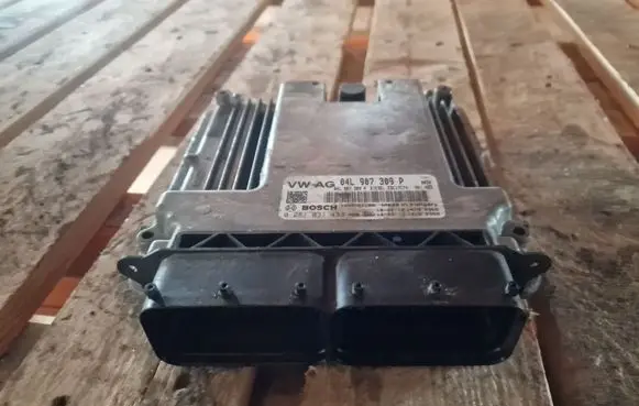 Volkswagen Touran III Engine control unit/module 04L907309P
