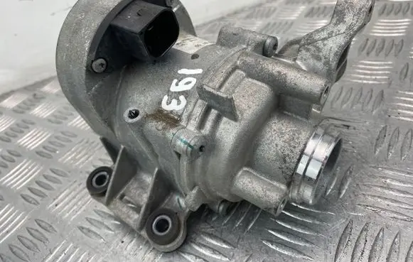 Mercedes-Benz C W205 Water pump A2642000100 M0100868 1819400540