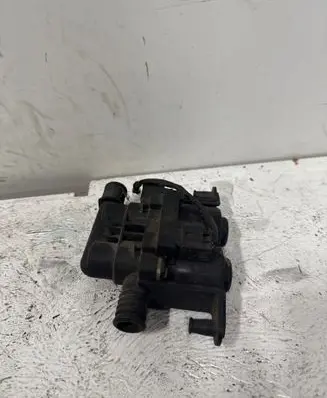 BMW 5 E60 E61 Coolant heater control valve 6927915