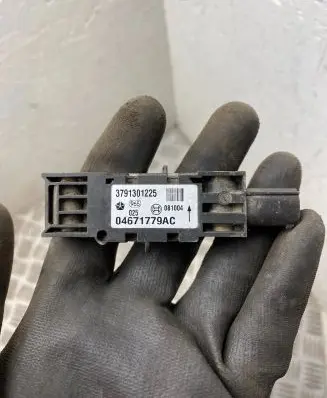 Chrysler Voyager Airbag deployment crash/impact sensor 04671779AC 081004 3791301225