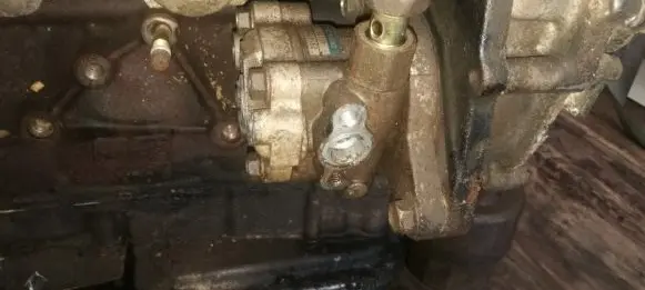 Nissan Almera Tino Power steering pump 09147068 4u105