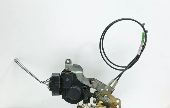 Toyota Avensis Verso Front door lock