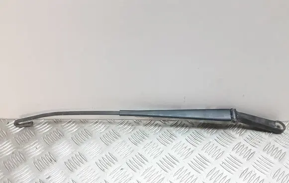 Opel Zafira A Front wiper blade arm 90582557
