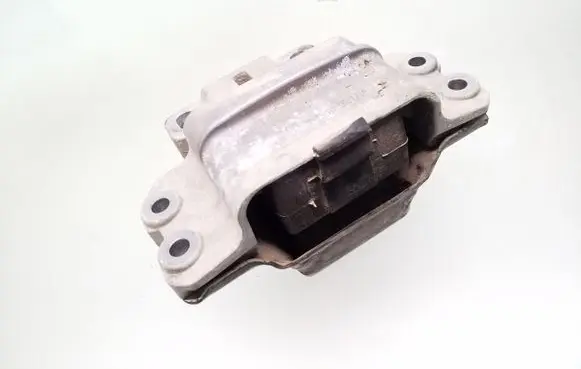 Engine mount bracket