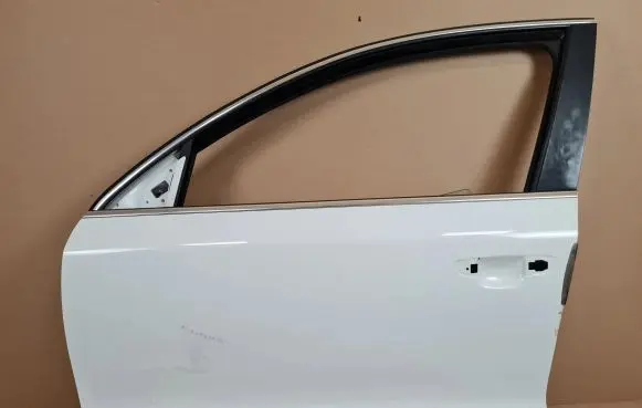Skoda Superb B6 (3T) Front door