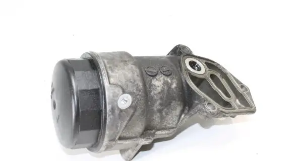 Chrysler 300 - 300C Oil filter mounting bracket
