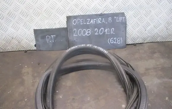Opel Zafira B Trunk rubber seal (body) 